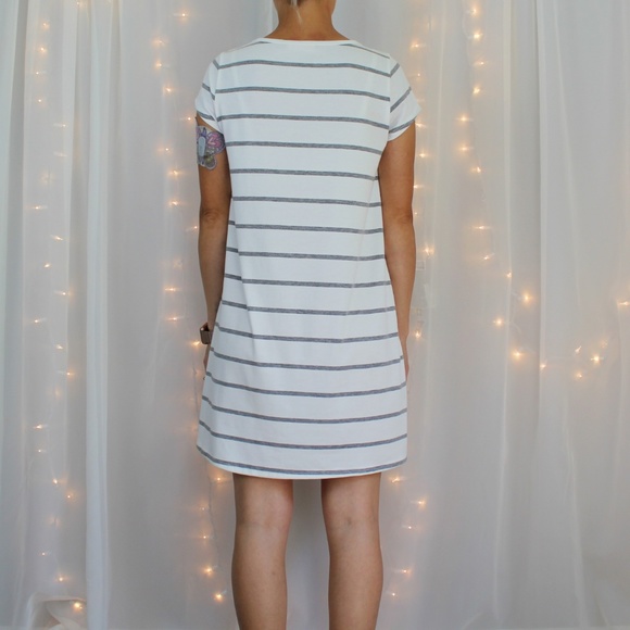 SOLD Twenty Second White and Gray T-Shirt Dress - Picture 2 of 8